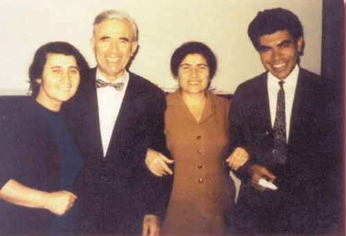 Մարո Մարգարյանը (ձախ ից առաջինը) Պարույր Սևակի հետ